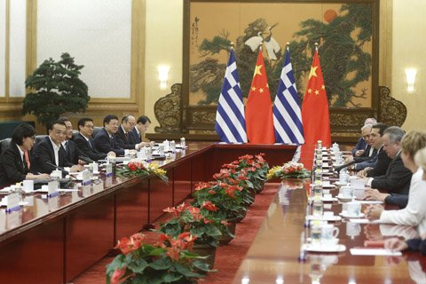 李克强会见希腊总理：一次不系领带的正式会晤