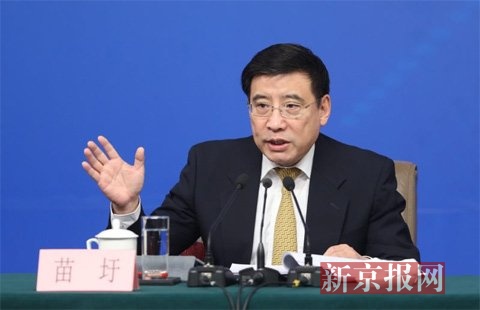新京报两会直击丨工信部部长苗圩:尽力在10月1日前取消国内长途漫游费 - 草根花农 - 得之淡然、失之泰然、顺其自然、争其必然