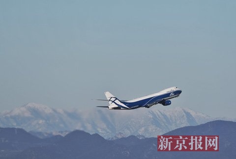 今日北京空气质量达到优级 在首都机场可拍到山区积雪