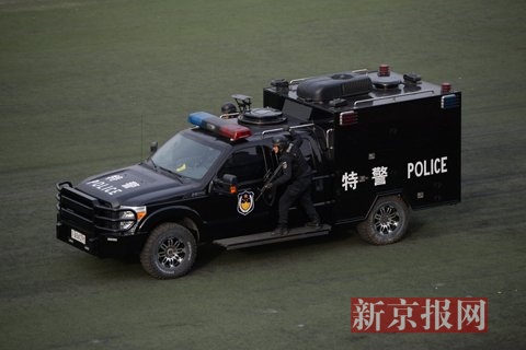 北京市公安局反恐怖和特警总队训练基地开展反恐特警演练,在京参加