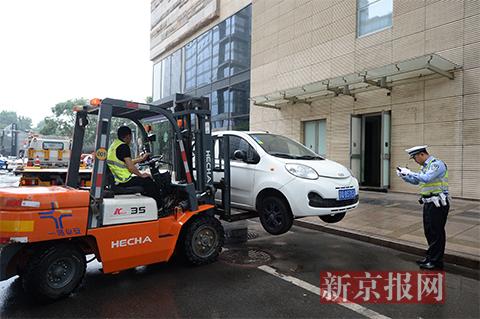 共享汽车违停被拖移 北京交警：谁违章谁担责｜政解