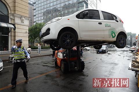 共享汽车违停被拖移 北京交警：谁违章谁担责｜政解
