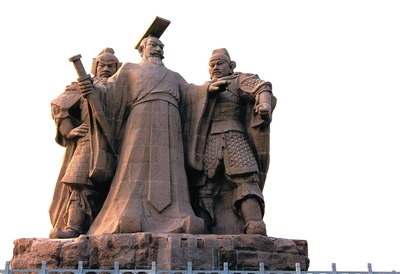 已故的史学大家田余庆先生在名作《论"轮台诏》中发现汉武帝晚年由"