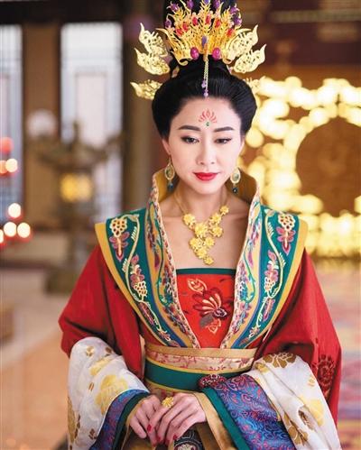 《深宫计》服饰为何要凑齐彩虹色?